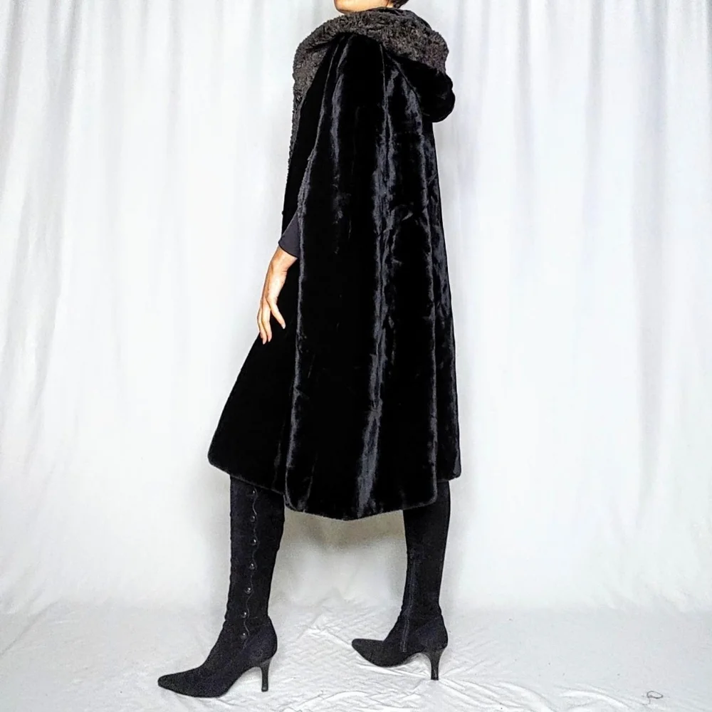 SOLD Vintage faux fur hooded cape coat - Picture 3 of 8